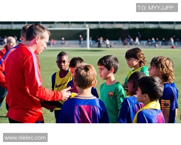 周俊卿足球之路：从青训新星到职业联赛的奋斗历程与成就分析